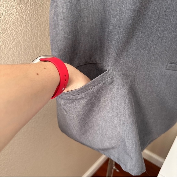 FIGS Casma 3-pocket Scrub Top Grey PO3260 - Picture 6 of 16